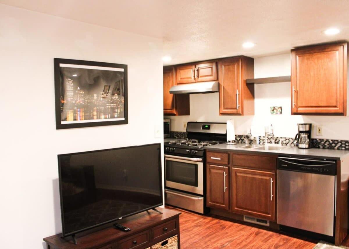 1 Bed Apt - Amazing Location 1 Block To Carson St بيتسبرغ المظهر الخارجي الصورة